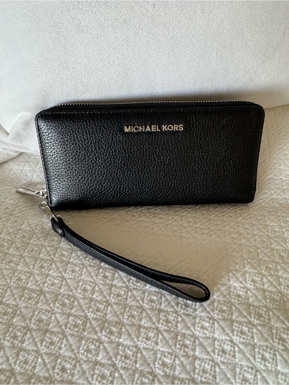 Michael Kors wallet, removable wristlet strap, black pebbled leather Zip closure
